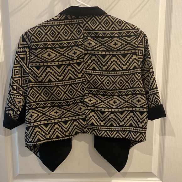 Forever 21 Aztec print cropped blazer - Picture 2 of 5